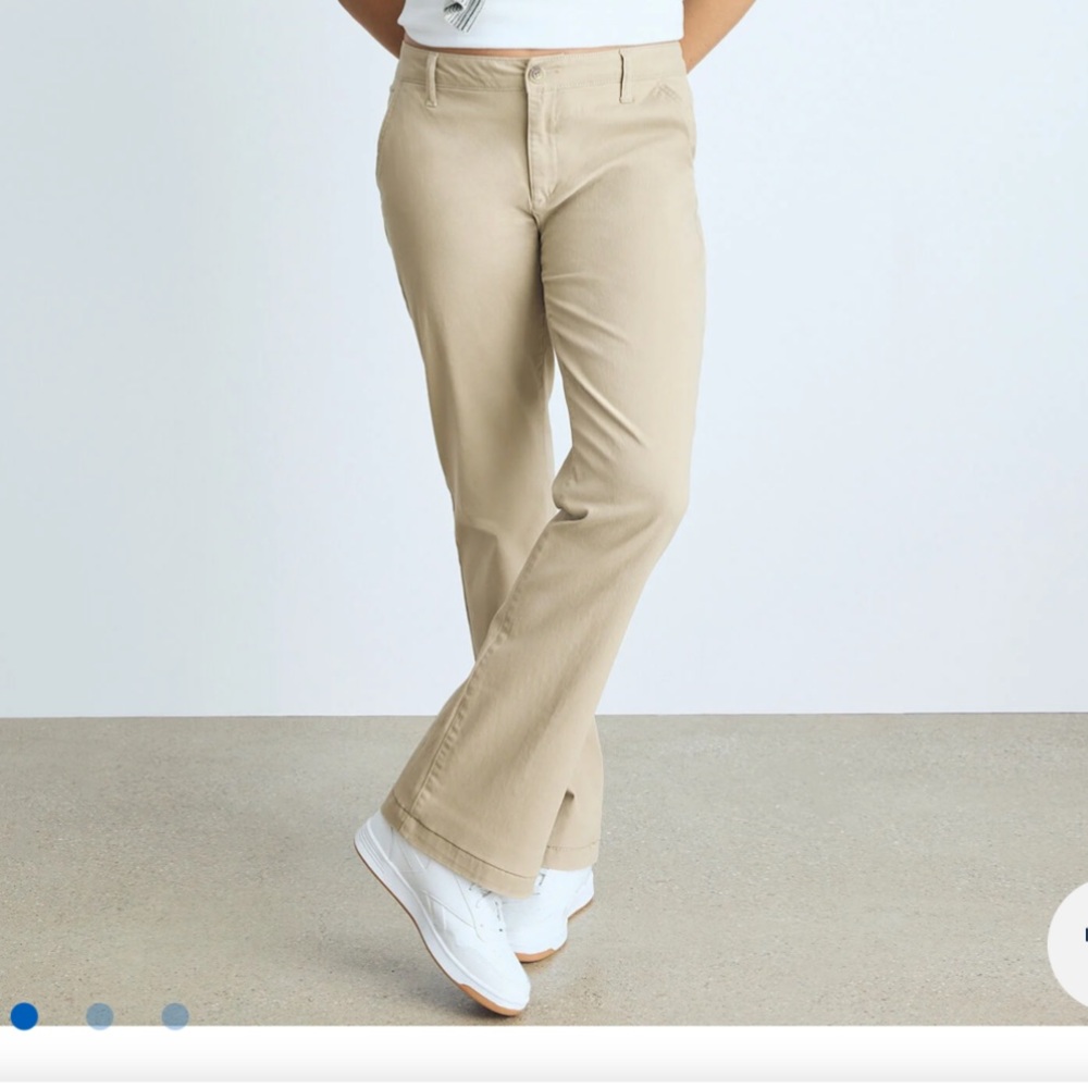 Aeropostale women’s khakis, “Classic uniform pants,” size 8, NWT